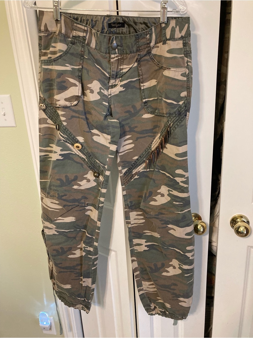 Forever 21 Camo Cargo Pants in Olive/Brown